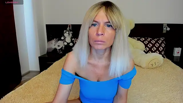 Hanna Becrett17 online show from 06-14-26, 05:20