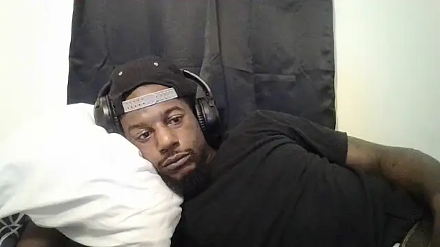 Snapshot of DreamvilleINC chatting on 09-09-25, 06:13 DreamvilleINC online show from 09-09-25, 06:13