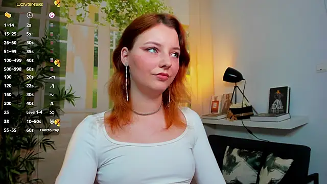 pretty little thing online show from 10-23-25, 05:33