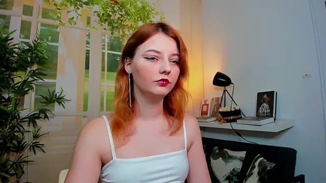 pretty little thing online show from 10-25-25, 04:35