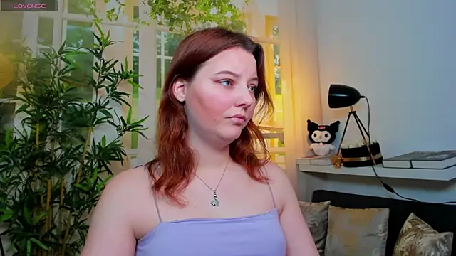 pretty little thing online show from 02-02-26, 05:33