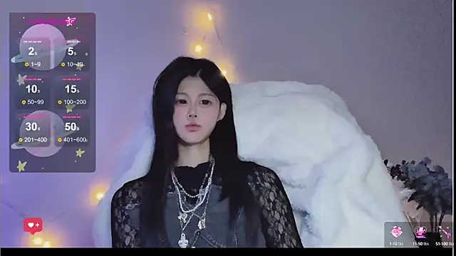 Snapshot of O0_0Q chatting on 12-29-24, 01:06 O0 0Q online show from 12-29-24, 01:06