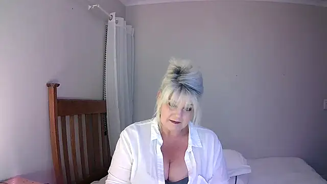 Snapshot of Miahotmilf chatting on 01-25-25, 07:49 Miahotmilf online show from 01-25-25, 07:49