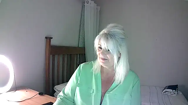 Snapshot of Miahotmilf chatting on 02-04-25, 07:11 Miahotmilf online show from 02-04-25, 07:11