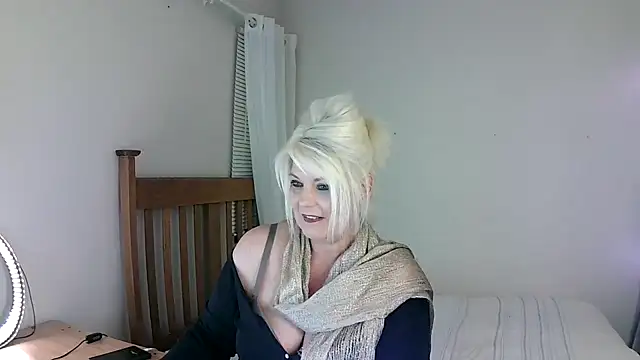 Snapshot of Miahotmilf chatting on 02-16-25, 12:30 Miahotmilf online show from 02-16-25, 12:30