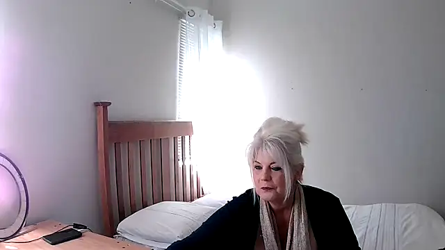 Snapshot of Miahotmilf chatting on 02-23-25, 01:42 Miahotmilf online show from 02-23-25, 01:42