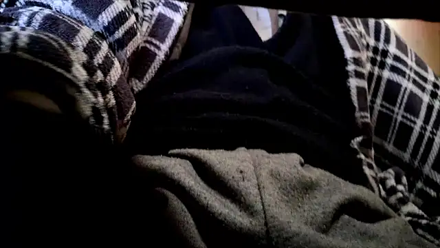 Snapshot of hidenyan02 chatting on 12-06-24, 05:20 hidenyan02 online show from 12-06-24, 05:20