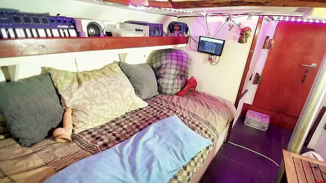 Honeykiss23 online show from 03-26-26, 07:41