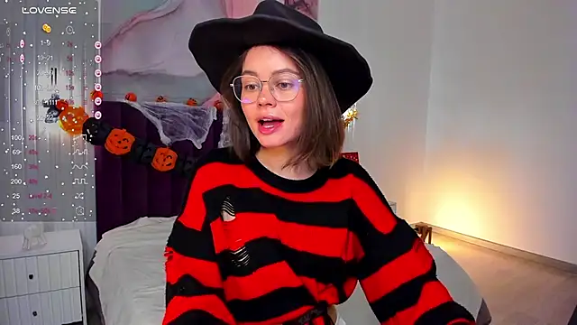 Kelly Cuutie online show from 10-26-25, 01:11