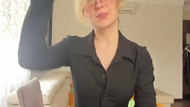 Lilith lutherlow online show from 05-31-26, 09:49