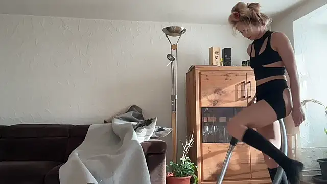 missdaisydiamond777 online show from 02-02-26, 10:03