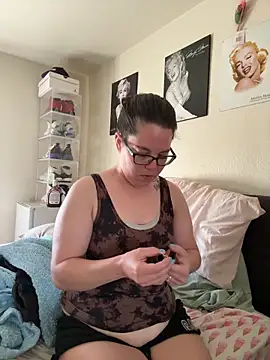 Snapshot of FreakNastyLacie chatting on 05-18-26, 12:55 FreakNastyLacie online show from 05-18-26, 12:55