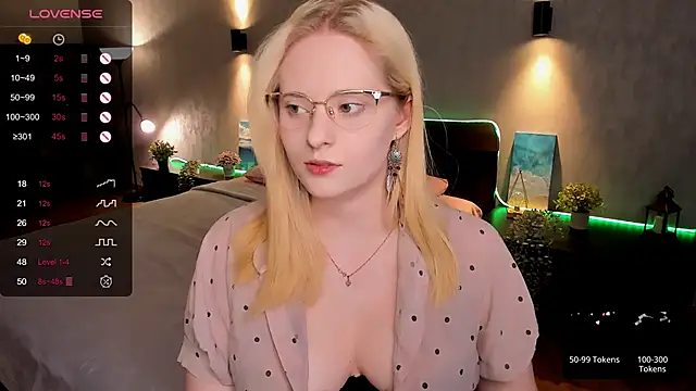 Aemilia  online show from 03-22-25, 05:28