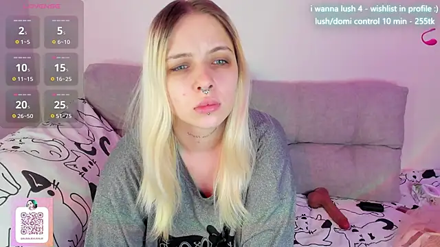 Snapshot of Alice_Halle chatting on 03-11-25, 07:58 Alice Halle online show from 03-11-25, 07:58