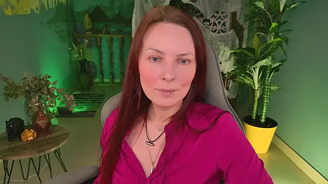 VandaRossi online show from 10-31-25, 05:08