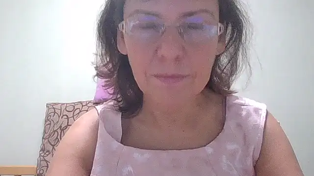 HollyJewel online show from 10-13-25, 04:18