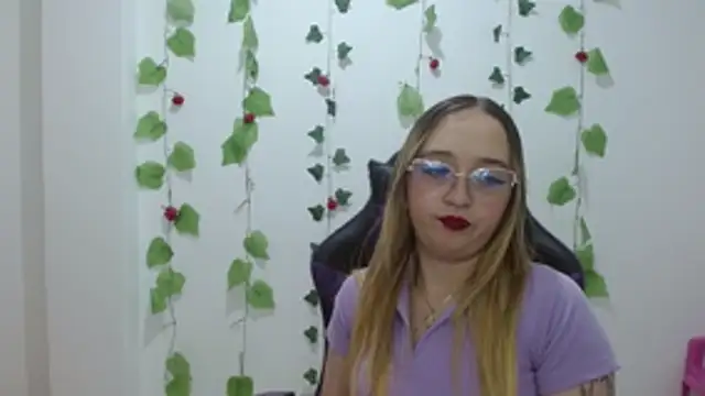 Liaroberts1 online show from 05-07-26, 03:34