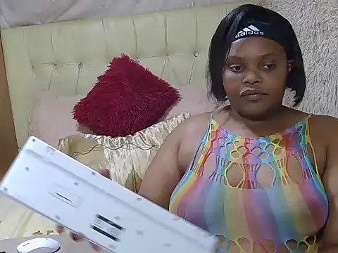 Snapshot of Xxxsluts chatting on 10-06-25, 11:29 Xxxsluts online show from 10-06-25, 11:29