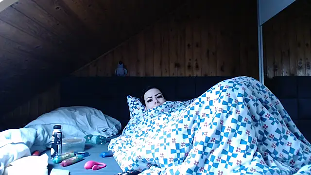 BoeseMoni1998 online show from 10-26-25, 08:31