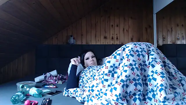 BoeseMoni1998 online show from 10-31-25, 08:04