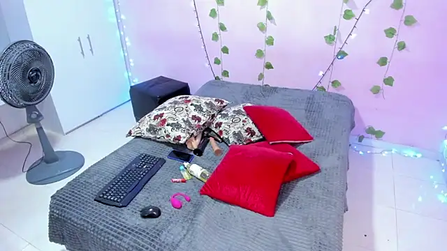 Snapshot of ambersmitx chatting on 02-02-25, 02:45 ambersmitx online show from 02-02-25, 02:45