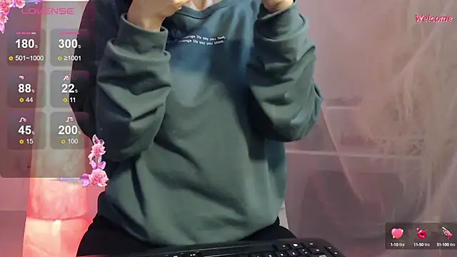 Snapshot of Leonora_luxry chatting on 02-10-25, 03:57 Leonora luxry online show from 02-10-25, 03:57