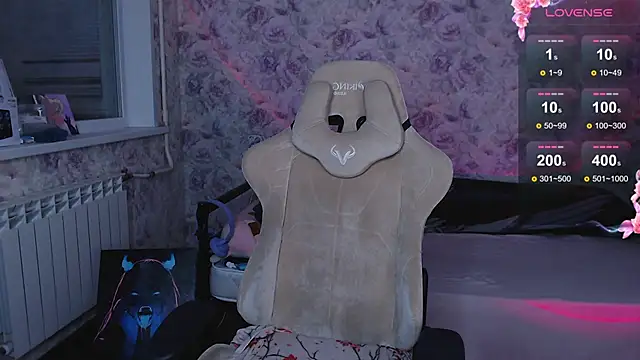 Estelle Hicks online show from 10-27-25, 06:12