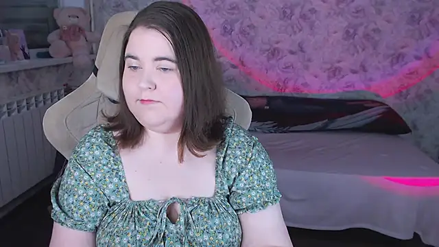 Estelle Hicks online show from 03-28-26, 06:51