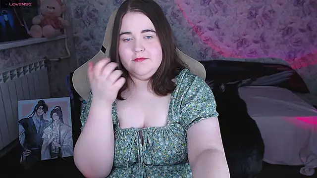 Estelle Hicks online show from 06-08-26, 07:14