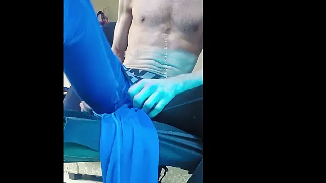 Snapshot of slendt94 chatting on 03-06-25, 01:24 slendt94 online show from 03-06-25, 01:24