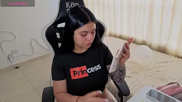 Victoryyy  online show from 04-17-26, 05:49