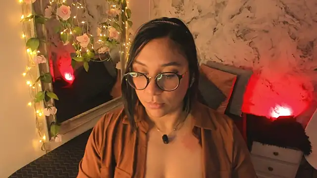 Snapshot of Bella_desi_ chatting on 06-07-26, 01:15 Bella desi online show from 06-07-26, 01:15