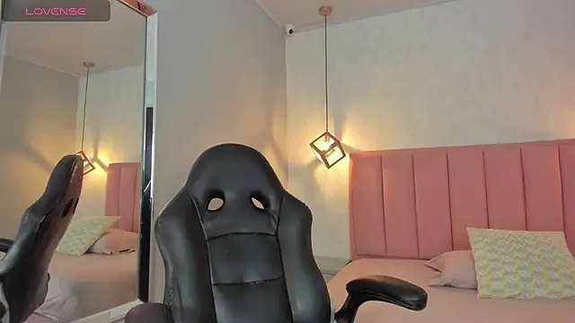 SUNNYCYRUS online show from 03-25-26, 12:44