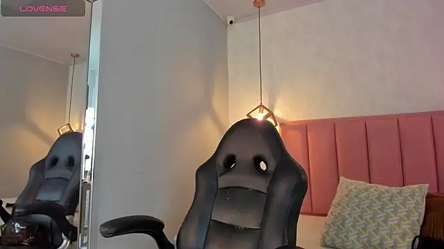 SUNNYCYRUS online show from 05-07-26, 12:43