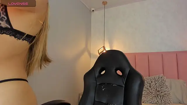 SUNNYCYRUS online show from 06-03-26, 12:52