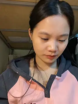 Snapshot of Be-MyMy chatting on 12-20-24, 12:05 Be-MyMy online show from 12-20-24, 12:05