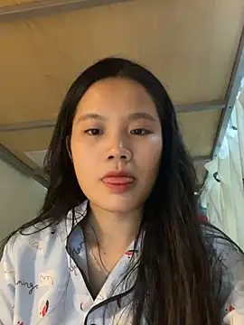 Snapshot of Be-MyMy chatting on 12-30-24, 11:15 Be-MyMy online show from 12-30-24, 11:15