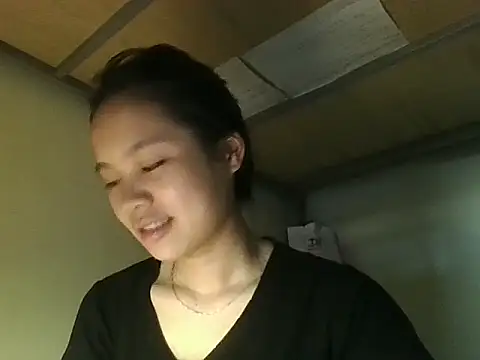 Snapshot of Be-MyMy chatting on 09-14-25, 02:11 Be-MyMy online show from 09-14-25, 02:11