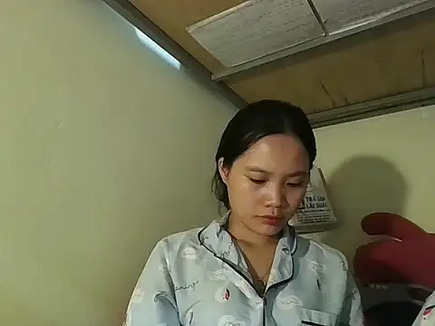 Snapshot of Be-MyMy chatting on 10-27-25, 11:58 Be-MyMy online show from 10-27-25, 11:58