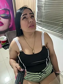 Snapshot of marta201_alfaro chatting on 02-15-25, 12:33 marta201 alfaro online show from 02-15-25, 12:33