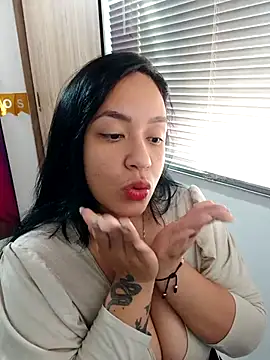 Snapshot of marta201_alfaro chatting on 10-19-25, 02:07 marta201 alfaro online show from 10-19-25, 02:07