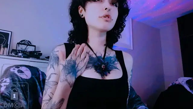 Snapshot of NaughtyLittleFox chatting on 06-20-26, 04:37 NaughtyLittleFox online show from 06-20-26, 04:37