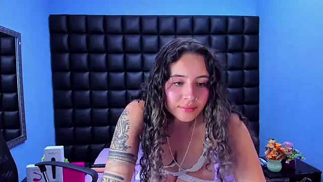 Snapshot of celeste_blue69 chatting on 02-06-26, 03:33 celeste blue69 online show from 02-06-26, 03:33