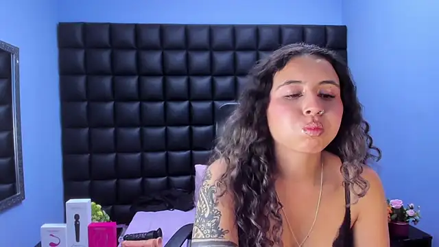 Snapshot of celeste_blue69 chatting on 02-10-26, 04:05 celeste blue69 online show from 02-10-26, 04:05