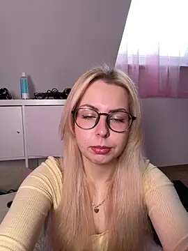 Livewithlucy online show from 01-08-26, 11:01