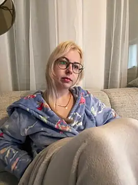 Livewithlucy online show from 02-04-26, 07:47