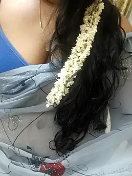 Snapshot of Janavi-janu chatting on 10-13-25, 12:16 Janavi-janu online show from 10-13-25, 12:16