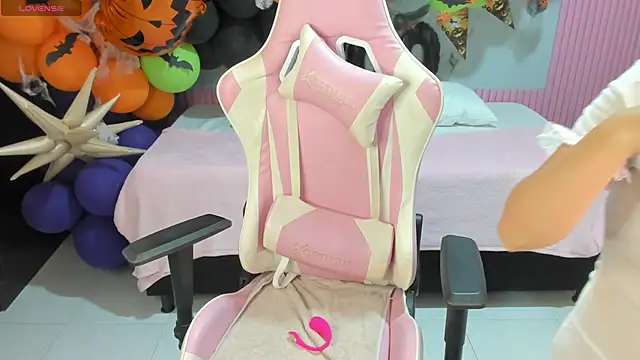 Yuli 16 online show from 10-28-25, 11:03