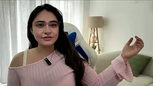 Snapshot of demieliss chatting on 06-21-26, 06:49 demieliss online show from 06-21-26, 06:49