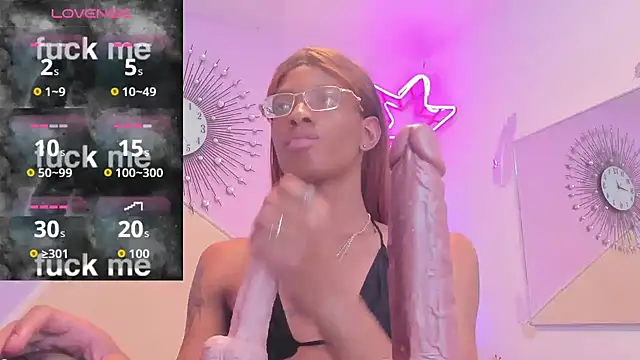 Snapshot of Tiffany_Valentine15 chatting on 10-18-25, 08:53 Tiffany Valentine15 online show from 10-18-25, 08:53